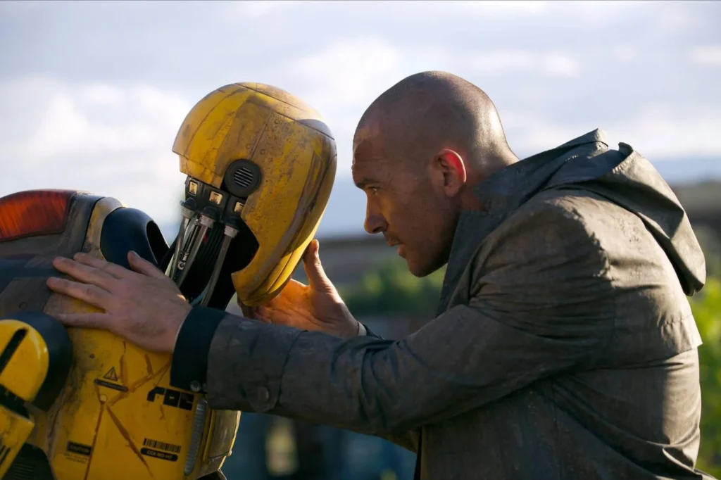 Antonio Banderas portraying the lead role in the 2014 sci-fi film Automata, set in a dystopian future